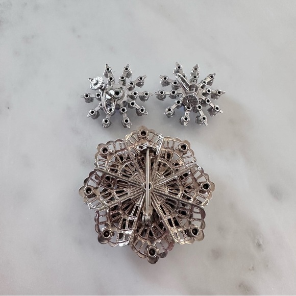 Vintage Mid Century Modern Bright Blue Starburst Brooch and Clip on Earring Set - Picture 2 of 2